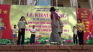 Vietnamese schoolgirls are practicing performing arts to prepare for the opening day of the new school year