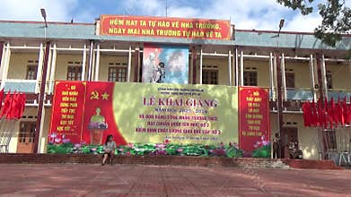 Vietnamese schoolgirls are practicing performing arts to prepare for the opening day of the new school year