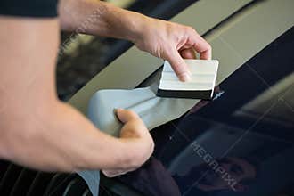 Car wrapper straightening foil with a squeegee