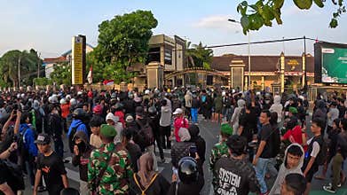 Indonesian rioted and demonstrated to demand higher allowances in the House of Representatives (DPR)