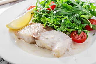 Fish fillet in white sauce