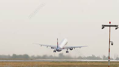 Aeroflot Airbus A321 accelerate
