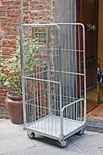Baggage transporter trolley