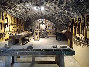 Iron Craft traditional Laboratory