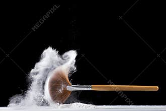 Professional makeup fan brush