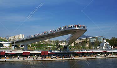 Tourists at an observation platform above Moscow River