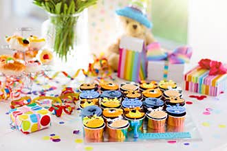 Cupcakes for kids birthday, child jungle party