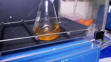 Flask in thermostat with shaker