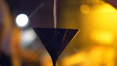 Closeup hands preparing drink in the bar