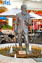 Statue of George Bernard Shaw