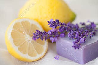 Aromatherapy with lemon and lavender
