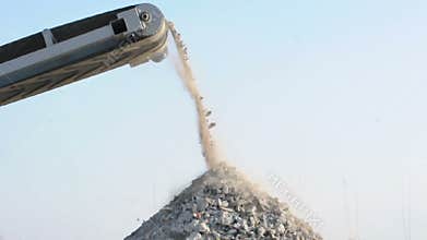 Machine for crushing stone