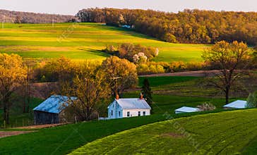 Home and barn on the farm fields and rolling hills of Southern York County, PA.