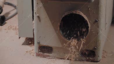 The process of dumping of sawdust to the outside from the trumpet, casing or hole of carpentry, milling or woodworking