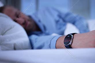 Late Night Nurse Uses Smartwatch App