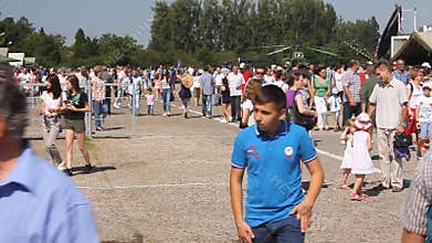 Crowd at romanian aviation day