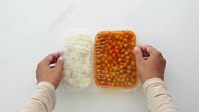 Quick meal preparation with chickpeas and rice