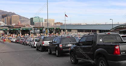 El Paso Texas traffic entering USA at Mexico border 4K 1180