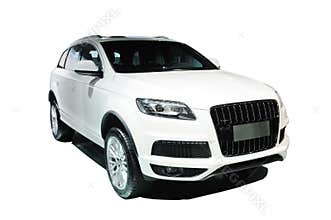White suv audi q7