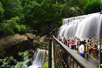 People bathing in Suruli Waterfall
