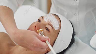 Anesthesia before beauty injections in cosmetology.