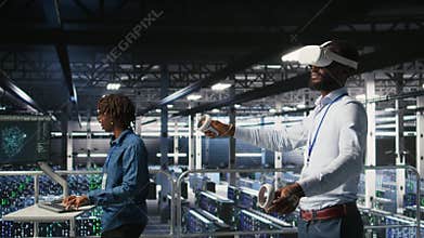 Data center programmers on industrial platform using virtual reality tech