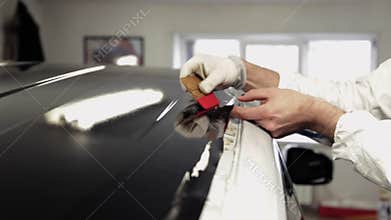 Workers at the service station is further processed edge vinyl special dryer.