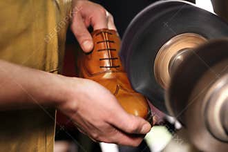 Polishing shoes