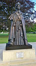 Queen Elizabeth II Statue