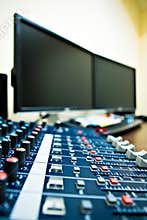 Audio mixer and PC