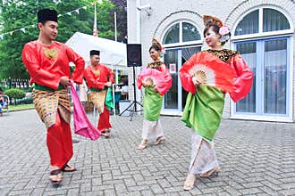Beautiful Malaysian dancing couples