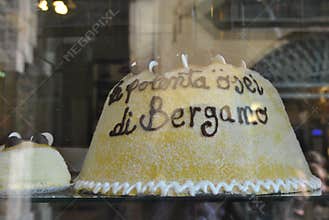 The cake with the inscription Italian