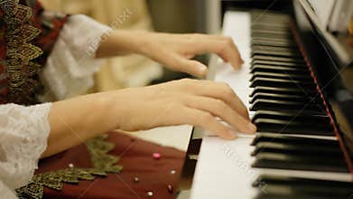 Pianist court Mozart rondo begin