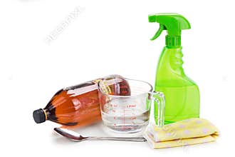 Apple cider vinegar, effective natural solution for house cleani
