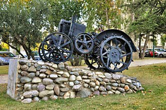 Lleida monument tractor