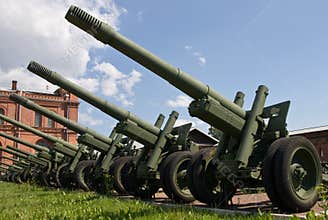 Artillery guns