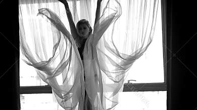 Pretty woman silhouette