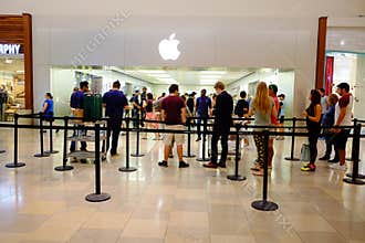 Apple Store Line