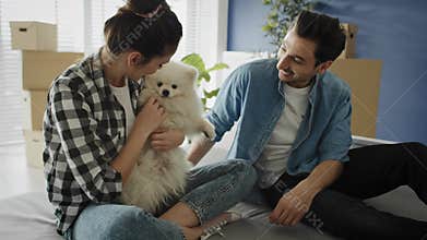 Video of couple in new house playing with the dog