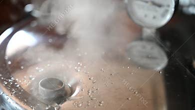 Pressure cooker seal valve rattling before eventually closing
