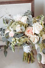Modern bride wedding bouquet with cream and peach roses