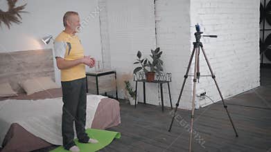 Old man Influencers gives a recommendation in his blog about health and sport for elderly people talks about benefits of