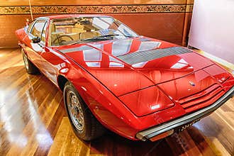 Red Maserati 1978 Khamsim car