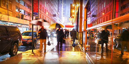 New York people commuting in rain