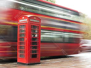 Red Phone cabine and bus in London.