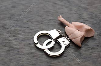 Human Lungs and Handcuffs: Symbolizing the Black Market Organ Trade