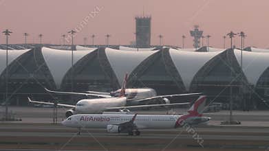 Airplane Air Arabia Airbus A321, side view