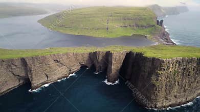 Tropical Ocean Paradise: Stunning Geologic Formations and Pristine Sea Views - Nature\'s Masterpiece