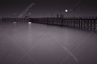 Full moon pier