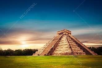El Castillo pyramid in Chichen Itza, Yucatan, Mexico